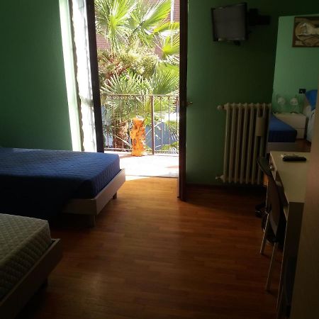 Castagnito I Pini B&B מראה חיצוני תמונה