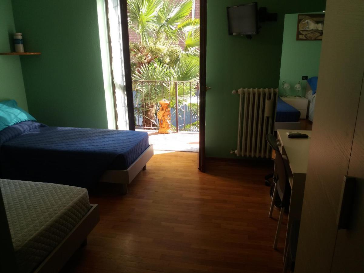 Castagnito I Pini B&B מראה חיצוני תמונה